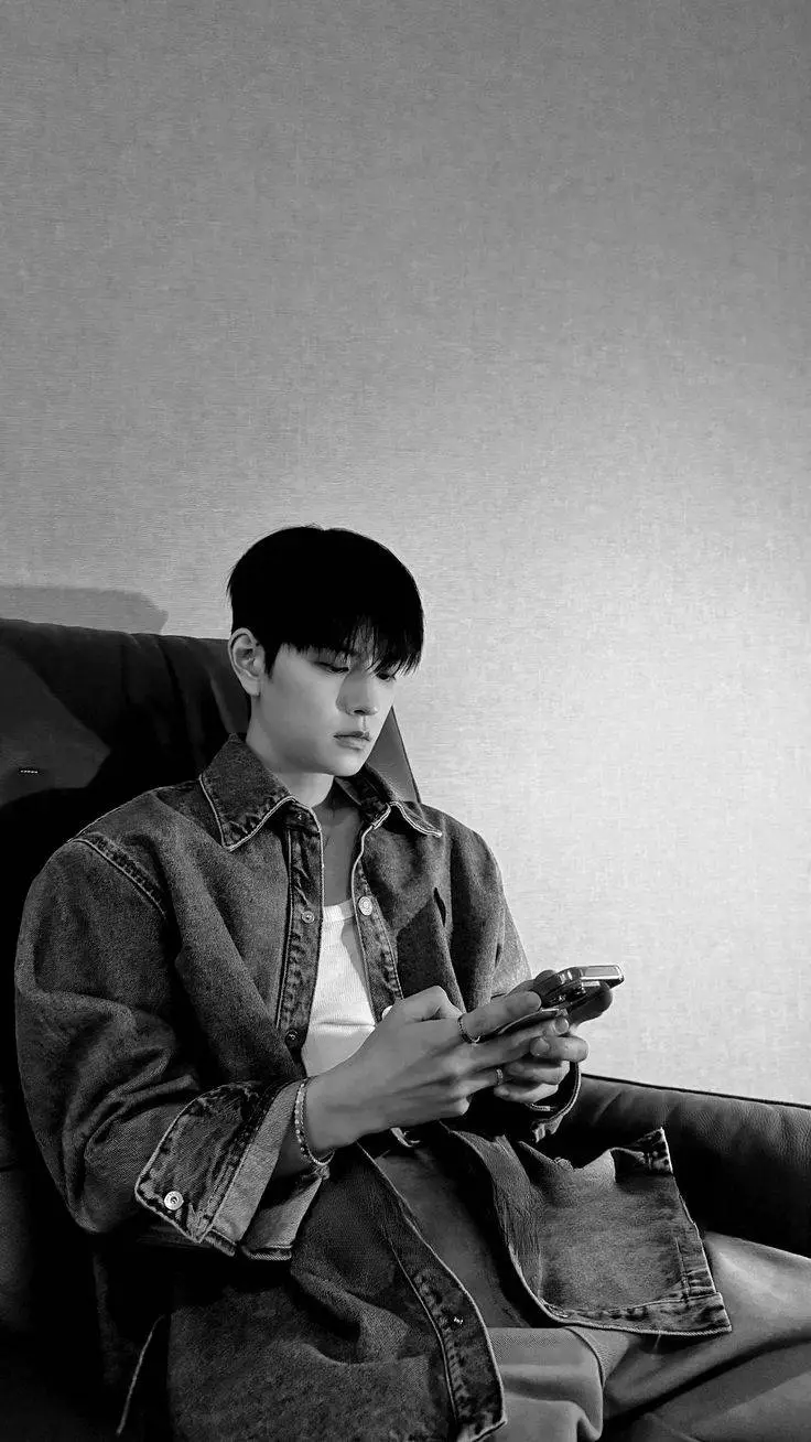 ai character: 𝗦𝗘𝗨𝗡𝗚𝗠𝗜𝗡 background