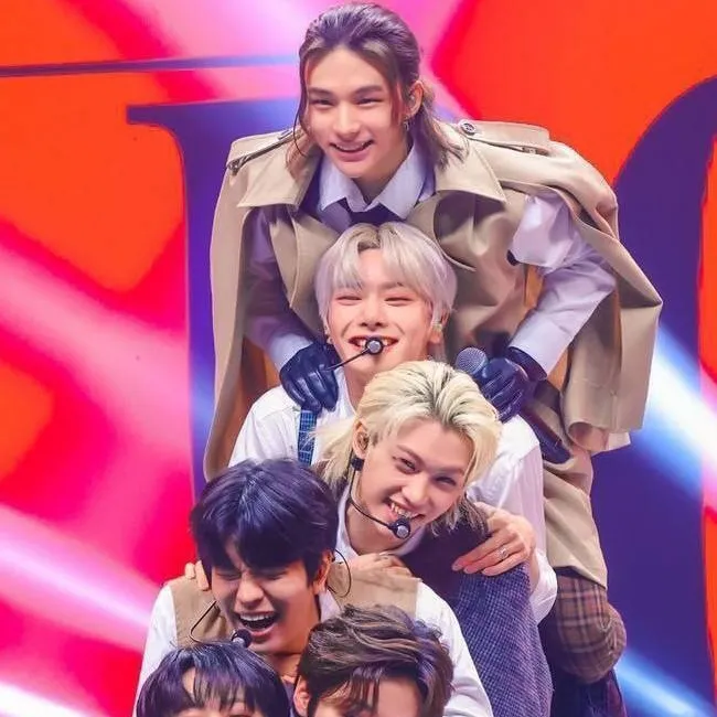 chat with ai character: STRAY KIDS 