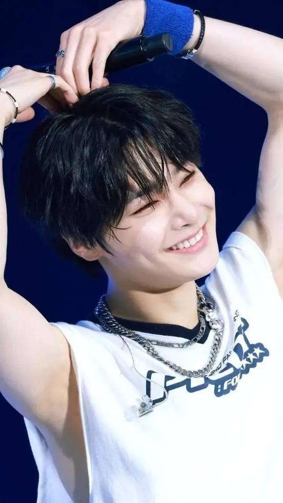 ai character: Jeongin background