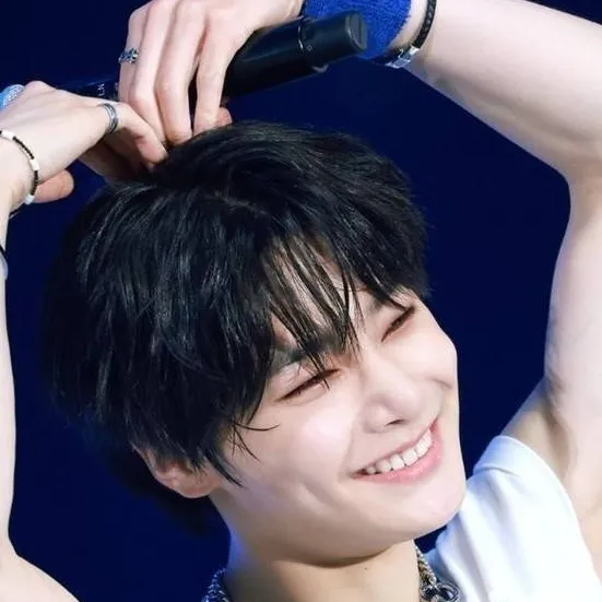 chat with ai character: Jeongin