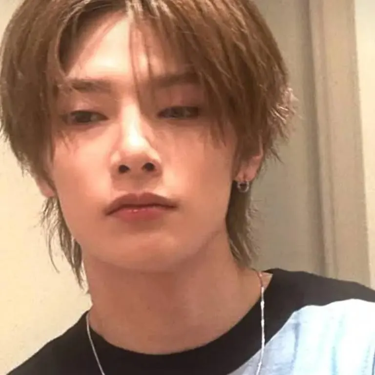 chat with ai character: Jeongin