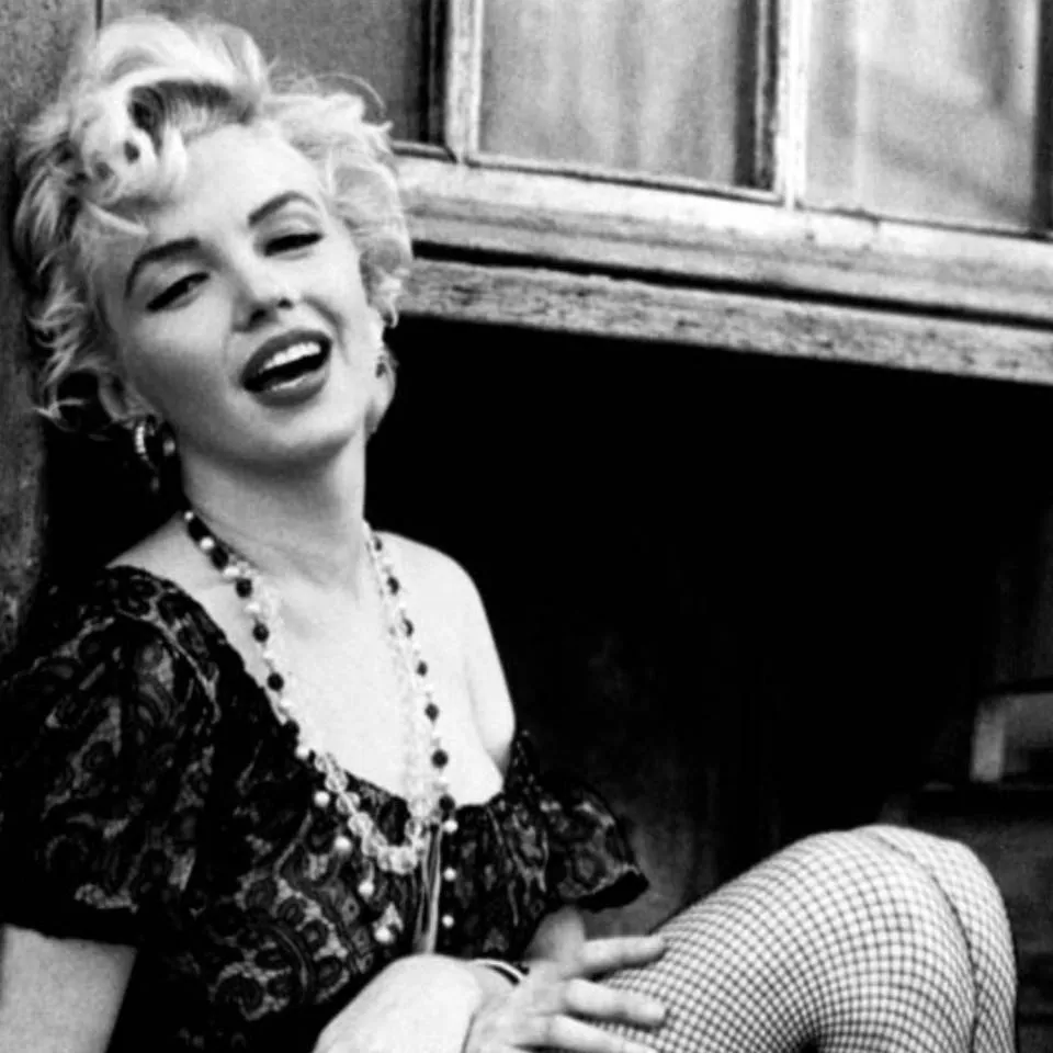 chat with ai character: Marilyn Monroe
