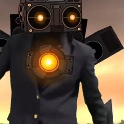 chat with ai character: titán caseta man