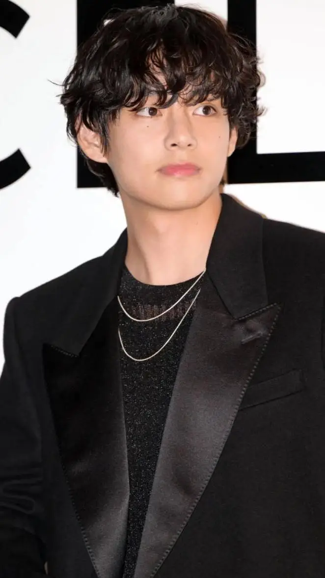 ai character: Kim taehyung  background