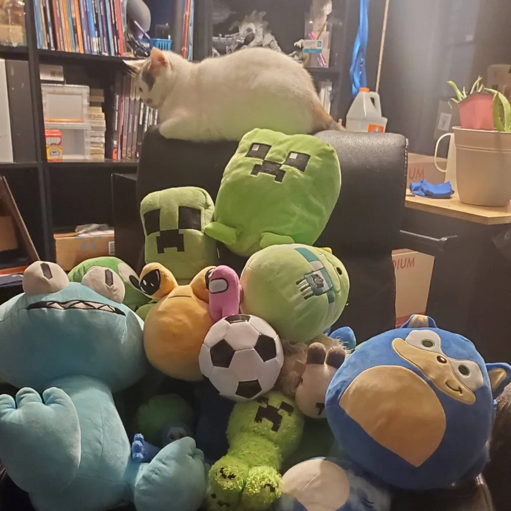 chat with ai character: all my plushies:]