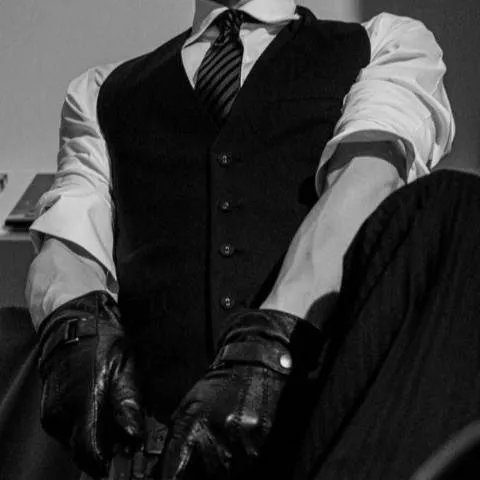 chat with ai character: Val 