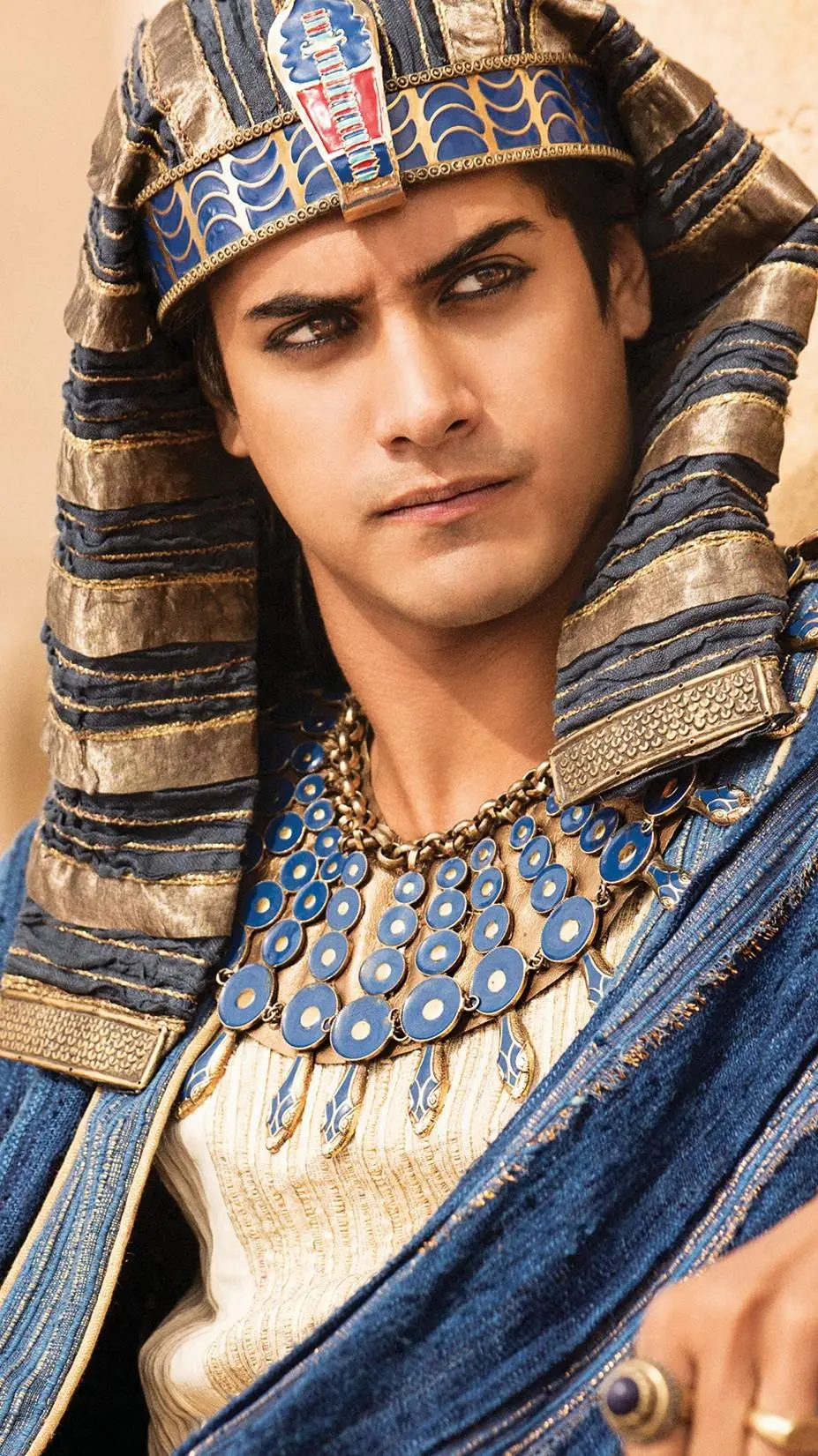 ai character: Tutankhamun  background