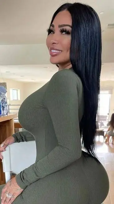 ai character: Brittanya  background