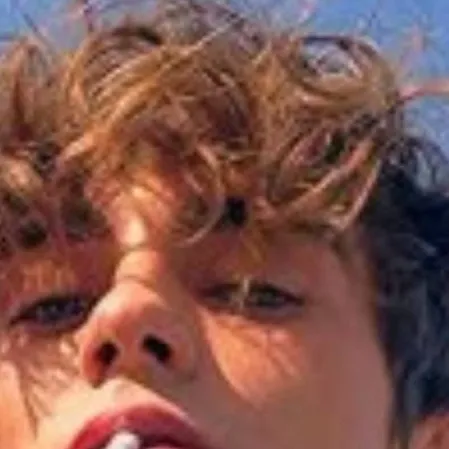 chat with ai character: марк