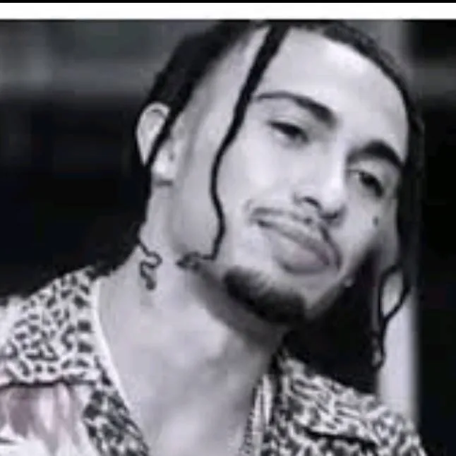 chat with ai character: Zavier 