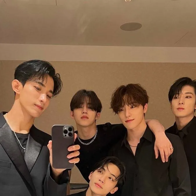 chat with ai character: family 