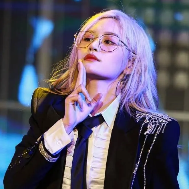 chat with ai character: girl x girl 