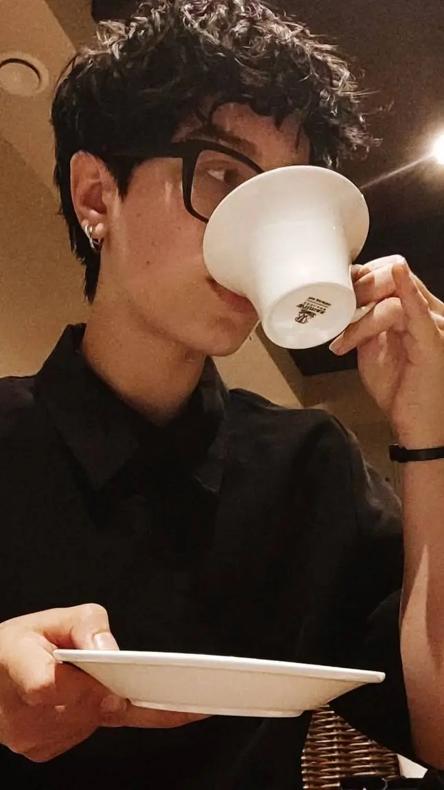 ai character: Рош background