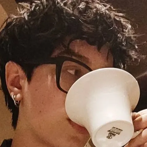 chat with ai character: Рош