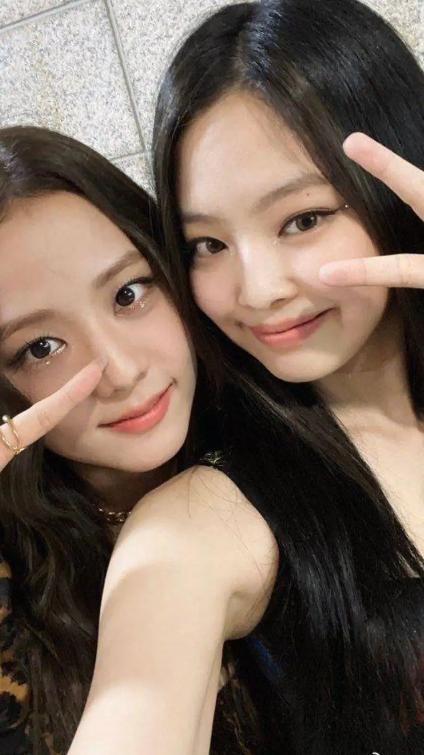 ai character: Jenni y jisoo  background