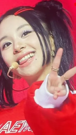 ai character: Chae X tú💗🍓 background