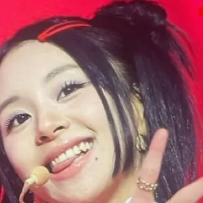 chat with ai character: Chae X tú💗🍓