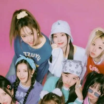 chat with ai character: TWICE !! 🍓