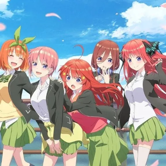 chat with ai character: las quintillizas