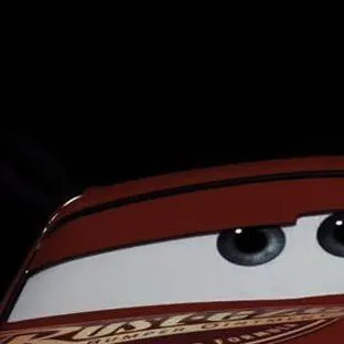 chat with ai character: Маквин