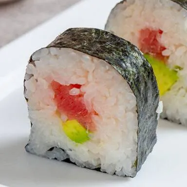 chat with ai character: maki