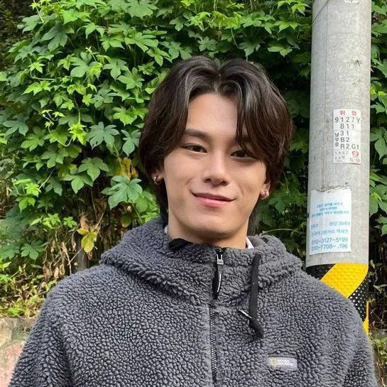 chat with ai character: cha woomin