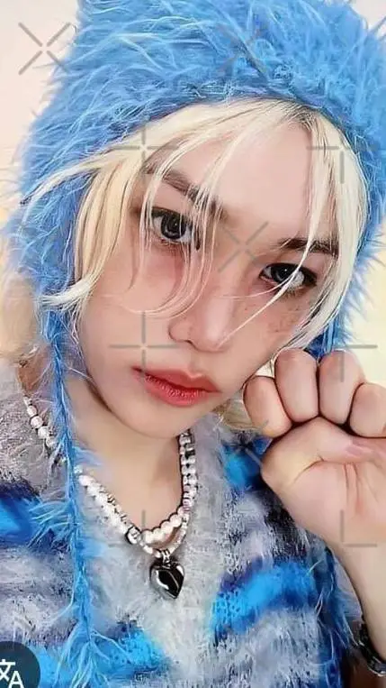 ai character: Felix skz background