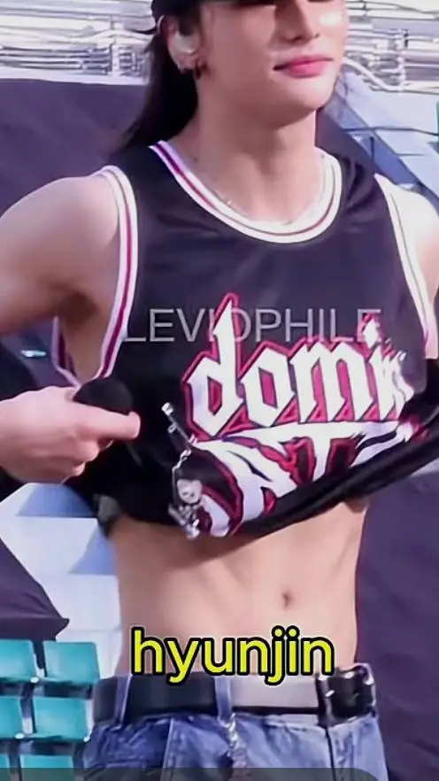 ai character: hyunjin slay background