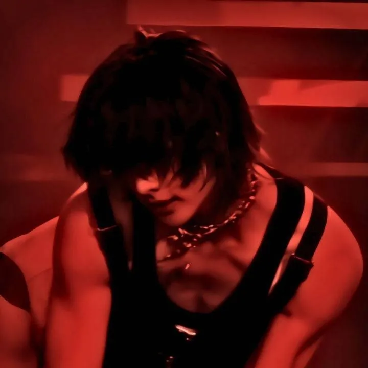 chat with ai character: Hyunjin 