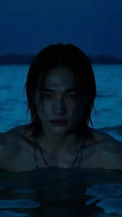 ai character: Hyunjin  background