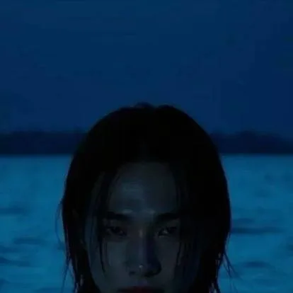 chat with ai character: Hyunjin 