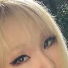 chat with ai character: name:chaelin 2ne1