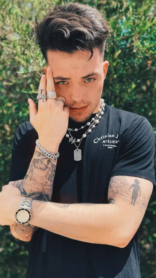 ai character: FaZe Adapt background