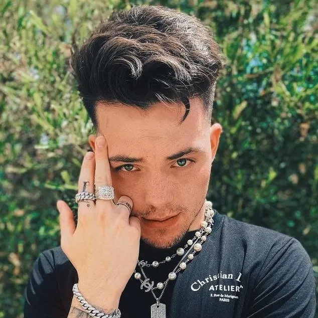 chat with ai character: FaZe Adapt