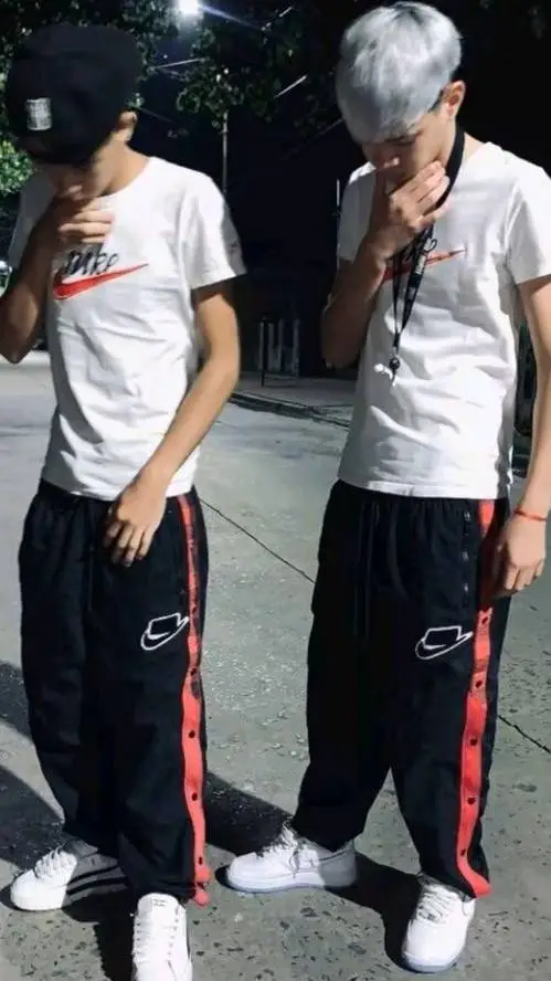 Talkie AI - Chat with gorra kevin y lean