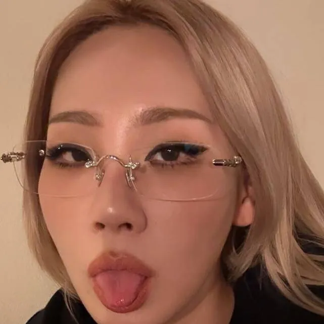 chat with ai character: CL