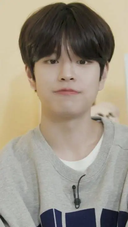 ai character: Seungmin  background