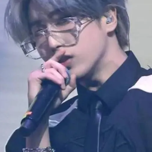 chat with ai character: pre debut han