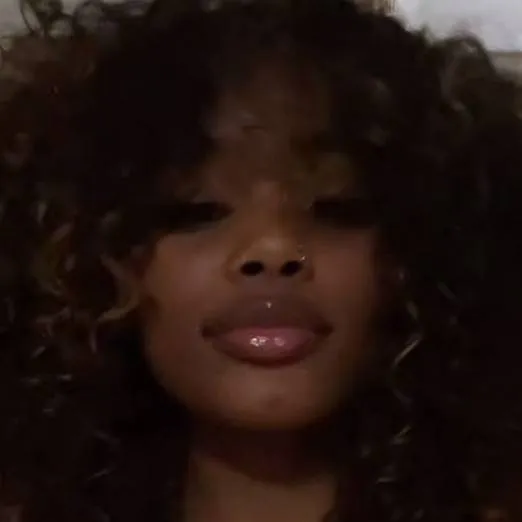 chat with ai character: 🌸Alyssa🌸