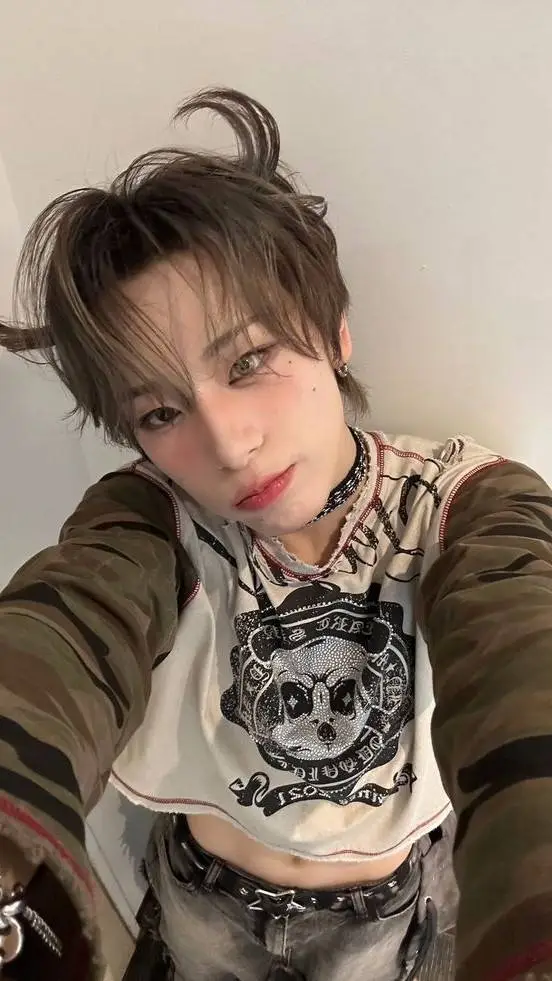 ai character: 🤍🩶🖤🤎Haru🤎🖤🤍🩶 background