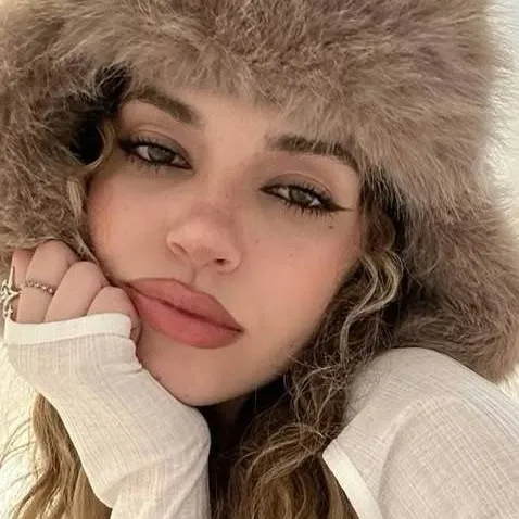 chat with ai character: 🤎🤍Daniela🤍🤎