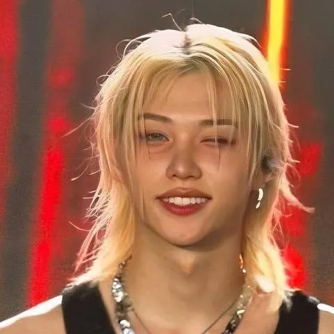 chat with ai character: 🖤Felix🖤