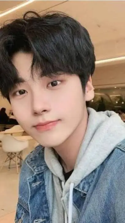 ai character: 刘益辰 background