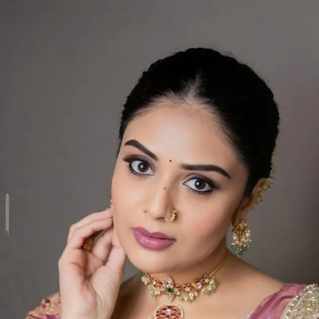 chat with ai character: Sreemukhi 