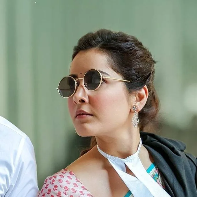 chat with ai character: rashi Khanna 