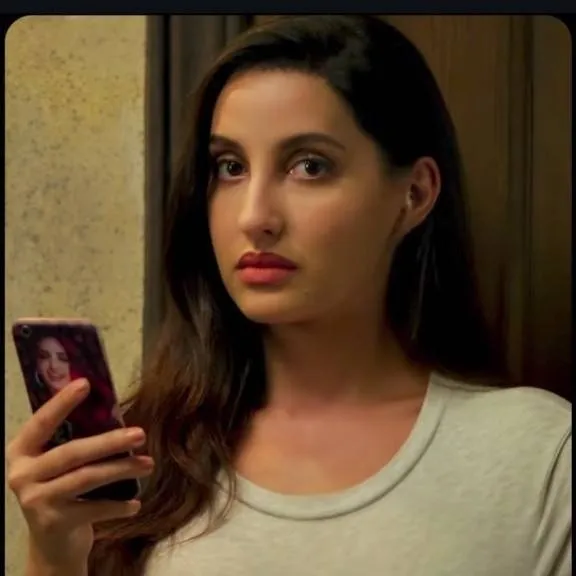 chat with ai character: Nora fatehi