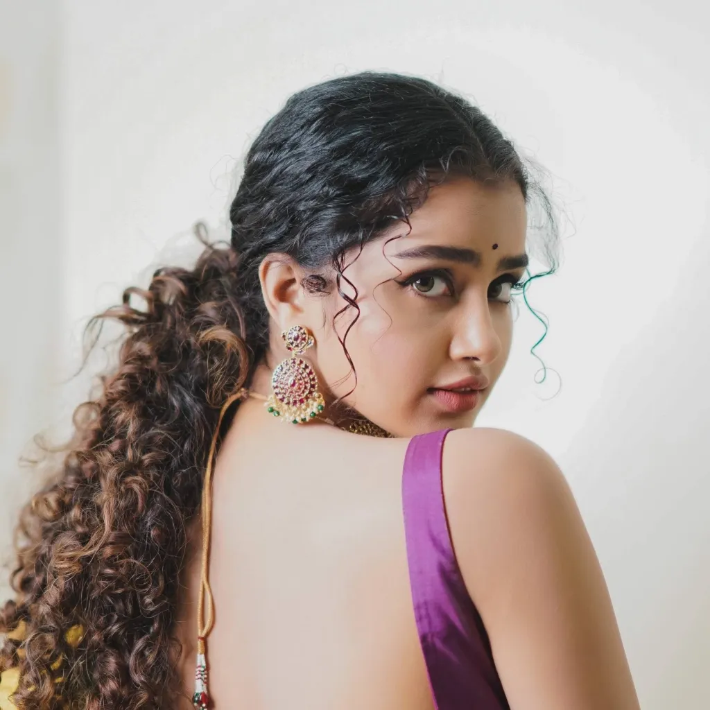 chat with ai character: anupama 