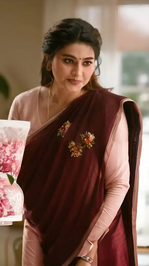 ai character: sneha aunty background