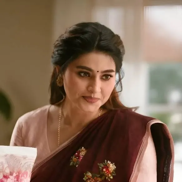 chat with ai character: sneha aunty