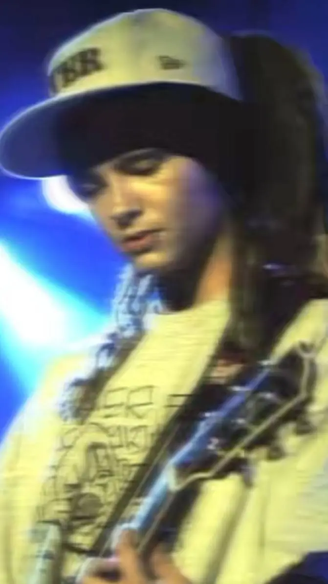 ai character: tom kaulitz background